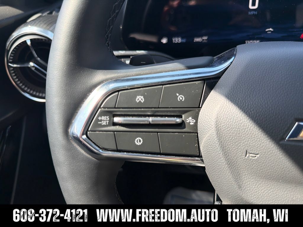 Used 2026 Chevrolet Equinox LT AWD/4WD image 16
