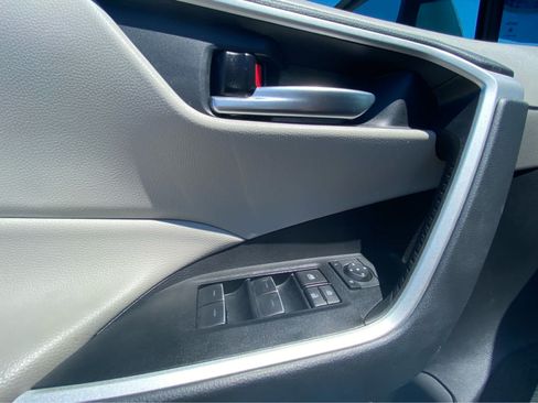 Used 2025 Toyota RAV4 XLE FWD image 23