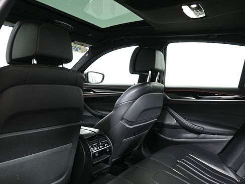 Used 2018 BMW M550i xDrive image 33