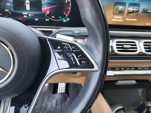 Used 2025 Mercedes-Benz GLS 580 4MATIC image 27