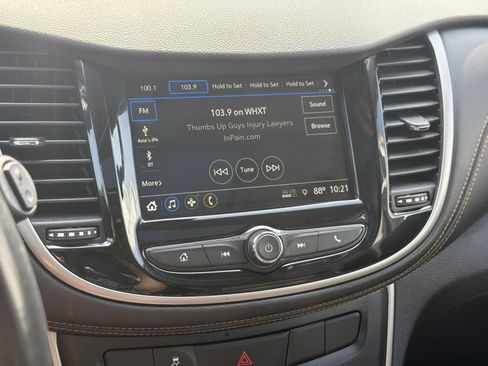 Used 2019 Chevrolet Trax LT w/ Sun & Sound Package FWD image 34