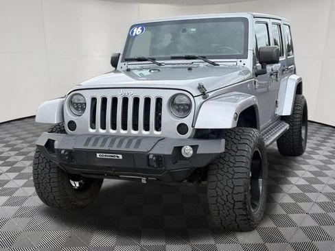 Used 2016 Jeep Wrangler Unlimited Sahara w/ Connectivity Group AWD/4WD image 5