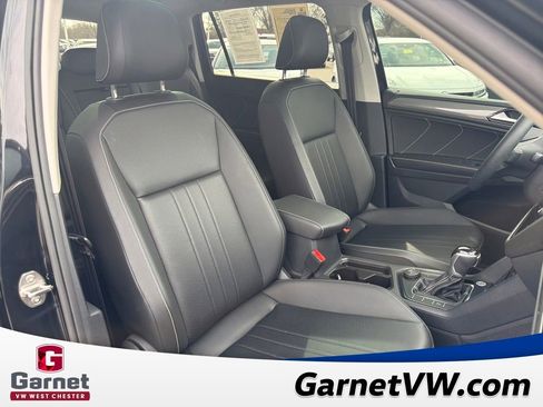 Used 2023 Volkswagen Tiguan SE w/ Panoramic Sunroof Package image 38