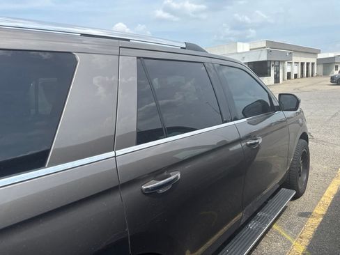 Used 2019 Ford Expedition Limited w/ Equipment Group 301A AWD/4WD image 10