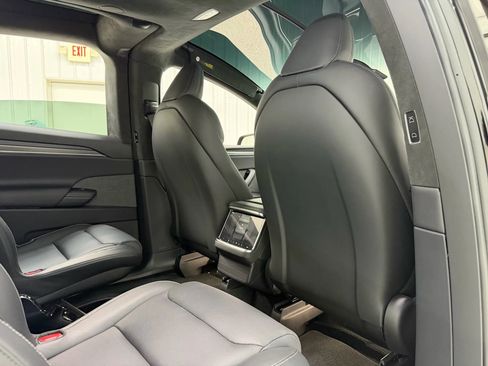 Used 2023 Tesla Model X Plaid image 18