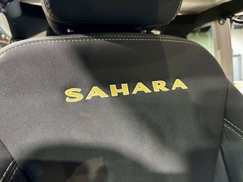 Used 2013 Jeep Wrangler Unlimited Sahara AWD/4WD image 19