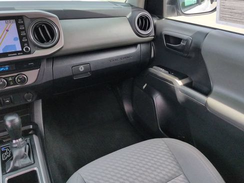 Used 2022 Toyota Tacoma SR5 RWD image 17