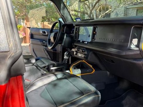 Used 2024 Ford Bronco Badlands AWD/4WD image 9