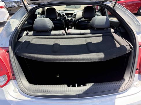Used 2016 Hyundai Veloster Turbo FWD image 10