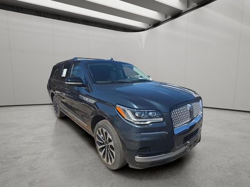 Used 2022 Lincoln Navigator L Reserve w/ Equipment Group 201A AWD/4WD image 3