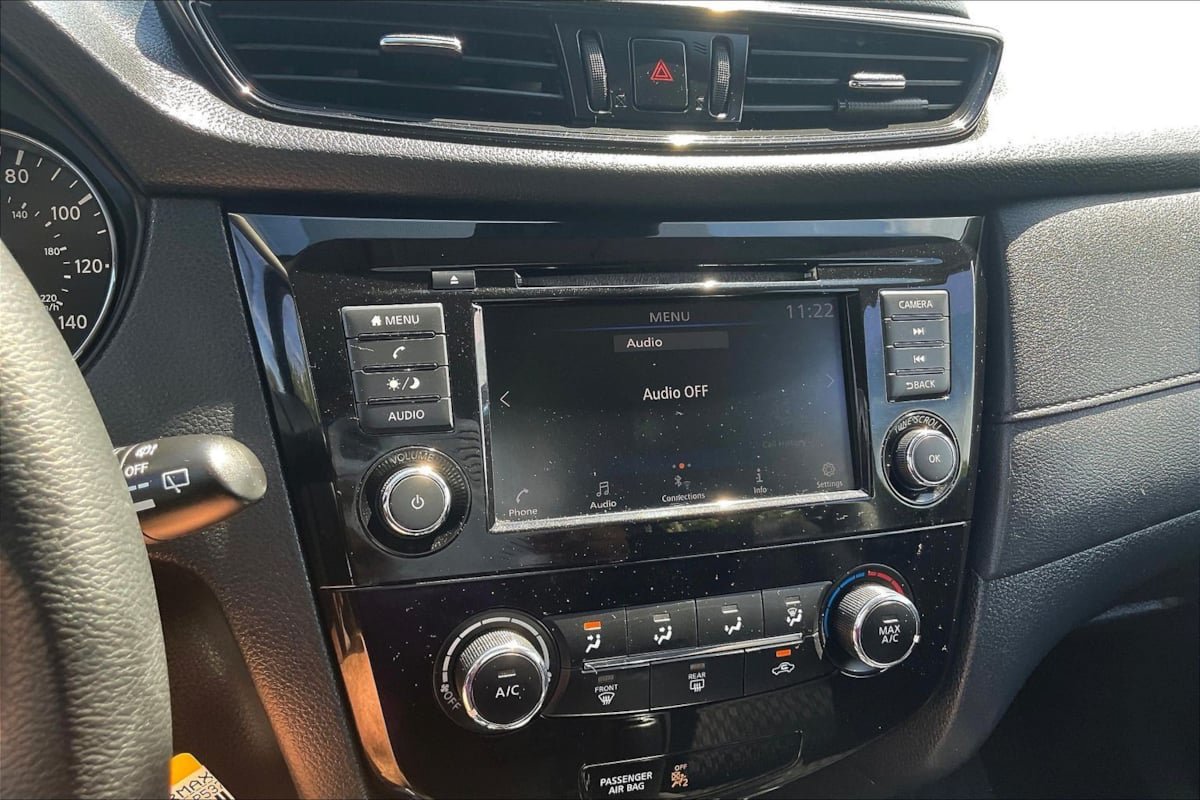 Used 2020 Nissan Rogue S FWD image 14