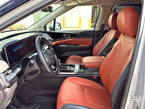 Used 2024 Kia Carnival SX Prestige image 7