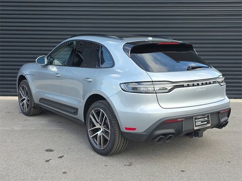 Used 2025 Porsche Macan image 3