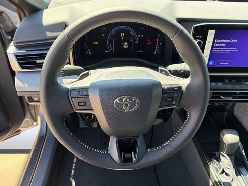Used 2026 Toyota Camry SE w/ Multimedia Upgrade Package FWD image 15