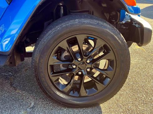 Used 2023 Jeep Wrangler Unlimited Sahara w/ Cold Weather Group image 9