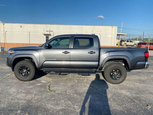 Used 2022 Toyota Tacoma SR5 RWD image 5