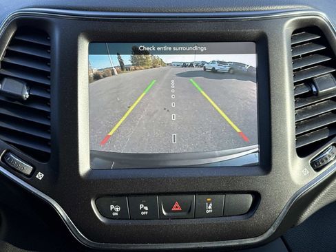 Used 2021 Jeep Cherokee Trailhawk w/ Technology Group image 4