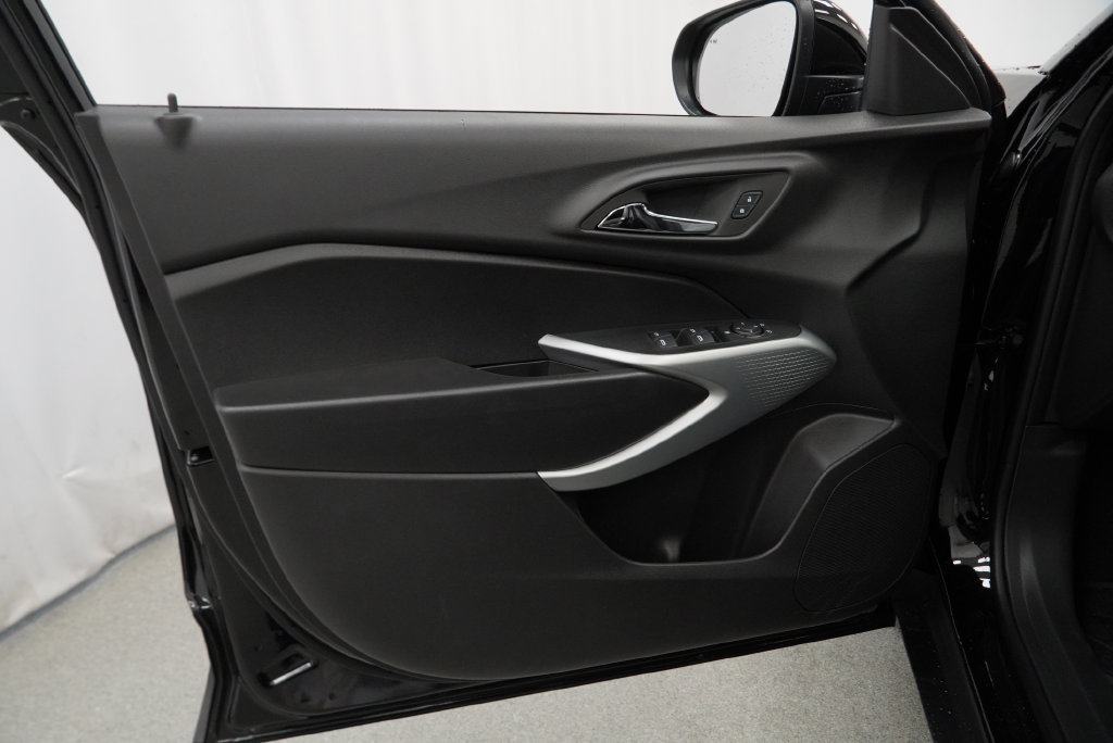 New 2026 Chevrolet Trax RS w/ Driver Confidence Package FWD image 30