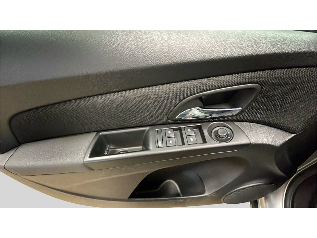 Used 2014 Chevrolet Cruze LT w/ Technology Package FWD image 9