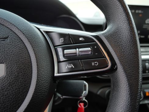 Used 2023 Kia Forte LXS image 28