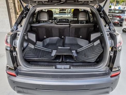 Used 2019 Jeep Cherokee Latitude Plus FWD image 11