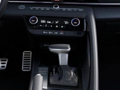 New 2025 Hyundai Elantra SEL image 16