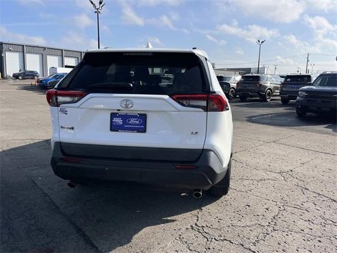Used 2021 Toyota RAV4 LE image 4