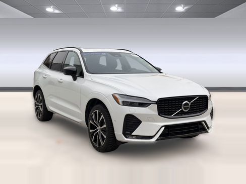 Certified 2023 Volvo XC60 B5 Plus w/ Climate Package image 7