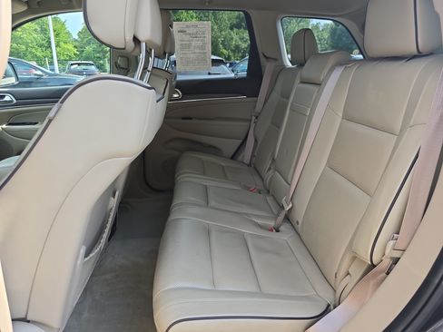 Used 2017 Jeep Grand Cherokee Overland AWD/4WD image 13