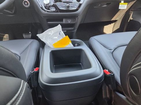 New 2026 Chrysler Pacifica Select image 7