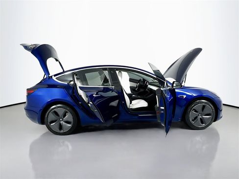 Used 2019 Tesla Model 3 Standard Range image 32