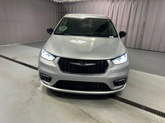 Used 2024 Chrysler Pacifica Touring-L video 2