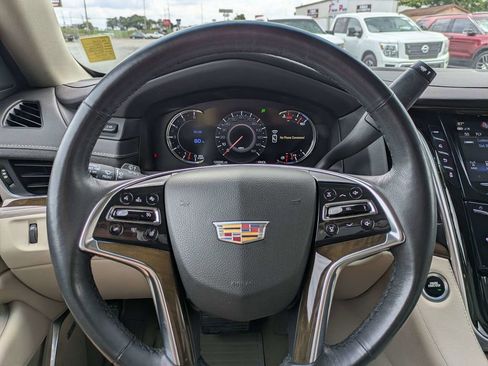 Used 2019 Cadillac Escalade Luxury RWD image 24