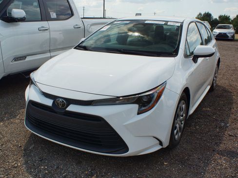Used 2023 Toyota Corolla LE FWD image 1