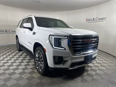 Used 2023 GMC Yukon SLT w/ SLT Luxury Package image 3