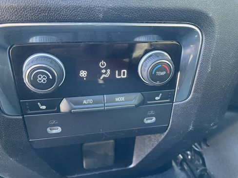 Used 2023 Chevrolet Tahoe Z71 w/ Luxury Package AWD/4WD image 32