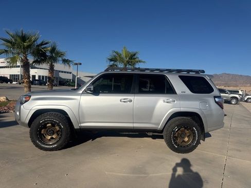 Used 2017 Toyota 4Runner SR5 Premium image 2
