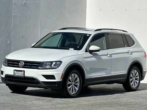 Used 2018 Volkswagen Tiguan SE w/ Panoramic Sunroof Package FWD image 7