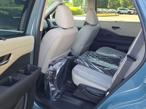 New 2026 Nissan Pathfinder SL w/ SL Premium Package AWD/4WD image 10