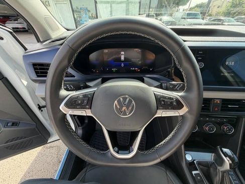 Used 2023 Volkswagen Taos SE FWD image 11