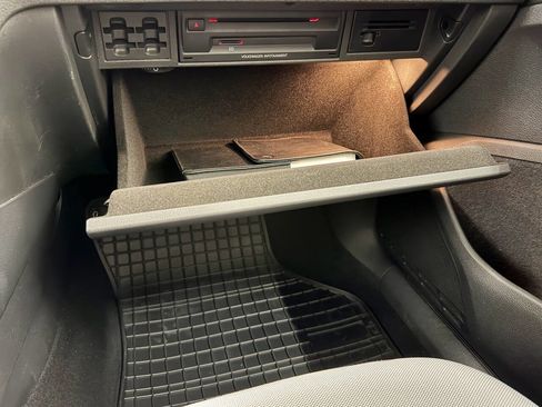 Used 2016 Volkswagen e-Golf SE w/ DC Fast Charging Package image 30