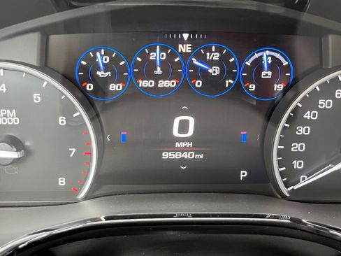 Used 2017 Cadillac XT5 Platinum w/ Driver Assist Package AWD/4WD image 11