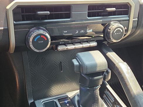Used 2024 Toyota Tacoma SR5 AWD/4WD image 19