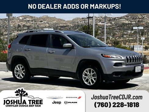 Used 2017 Jeep Cherokee Latitude w/ Safety/Convenience Group AWD/4WD image 1