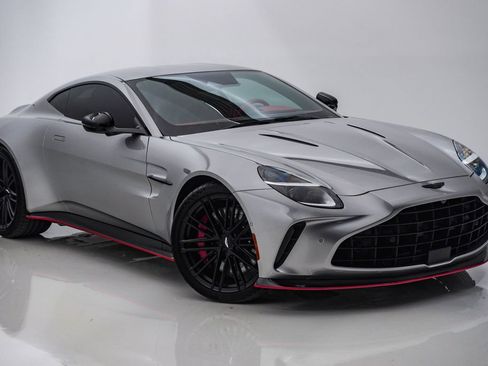 Used 2025 Aston Martin V8 Vantage Coupe RWD image 3