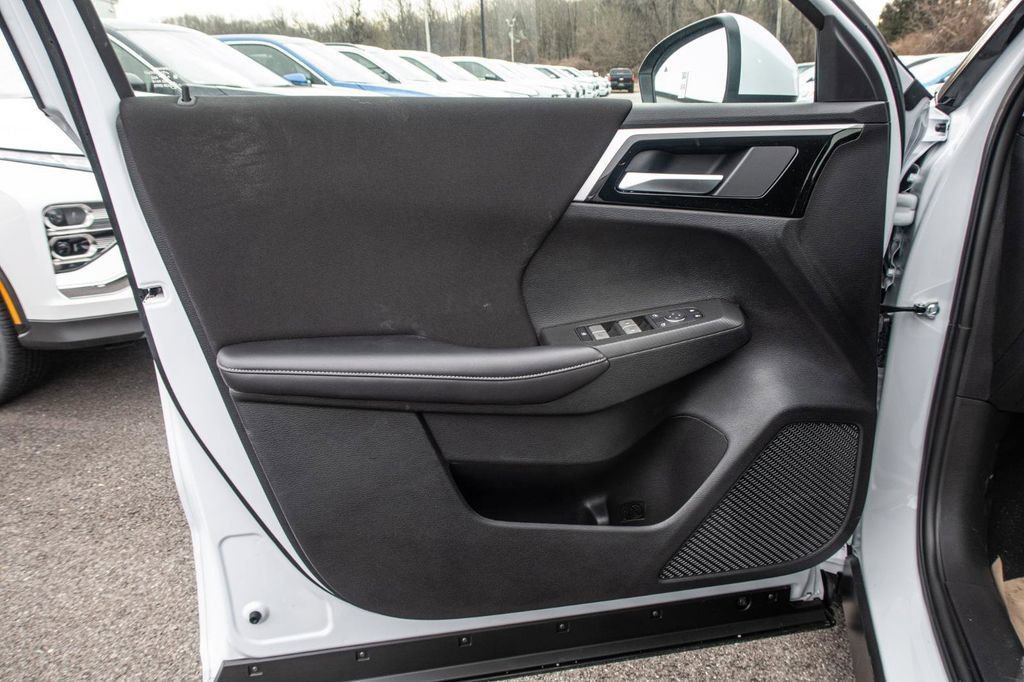 Used 2025 Mitsubishi Outlander ES AWD/4WD image 21