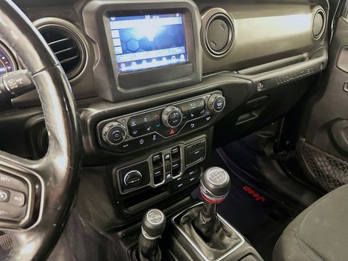 Used 2018 Jeep Wrangler Unlimited Sport S image 25