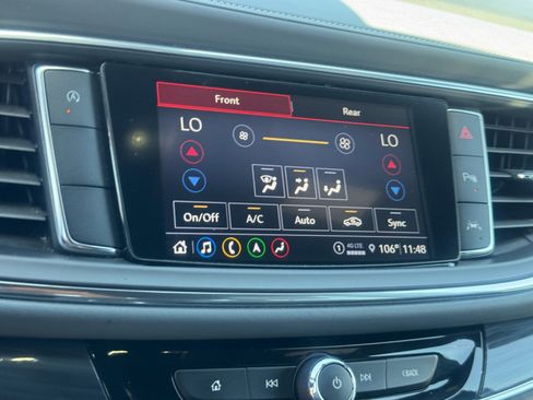 Used 2024 Buick Enclave Premium image 25