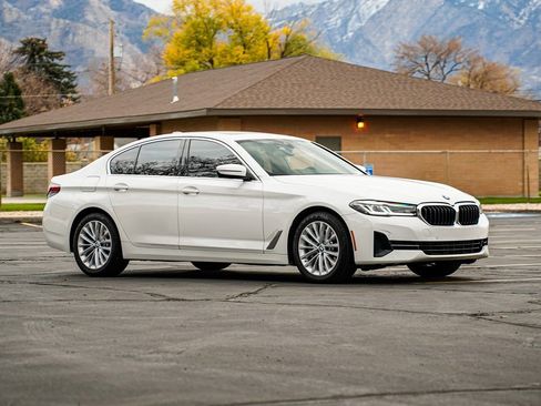 Used 2022 BMW 530i xDrive w/ Convenience Package image 3