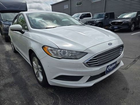 Used 2018 Ford Fusion SE w/ Fusion SE Technology Package FWD image 1